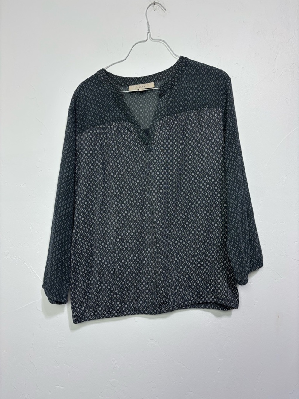 LOFT Black Gray Printed V-Neck Blouse Medium Long Sleeve Gathered Hem